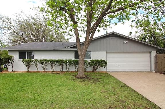 4th image of 2100 Blossom Ln