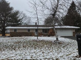 3870 Capron Dr, Rockford, IL 61109