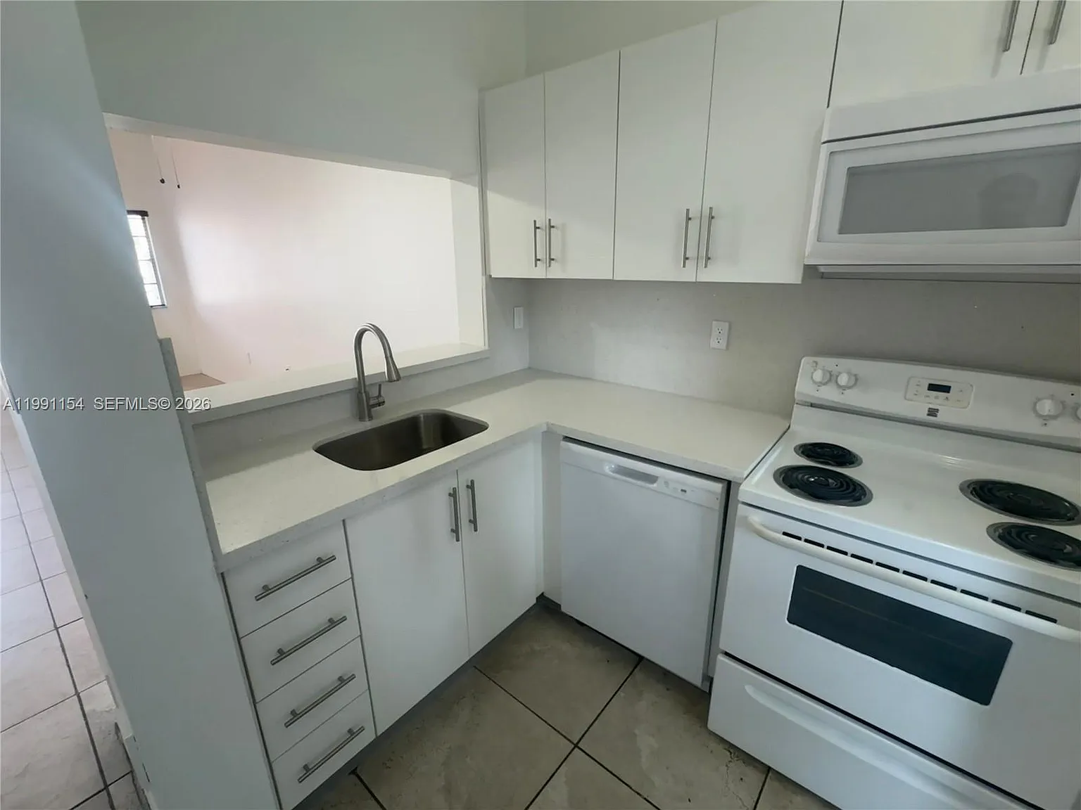 2 bed, 950 sqft, $2,200 — Photo 3