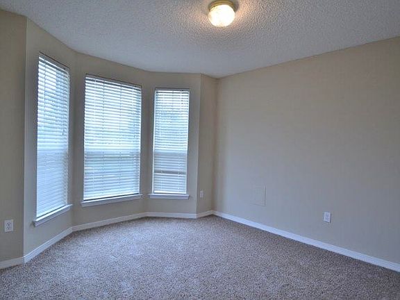 3rd image of 2424 Creekfront Dr