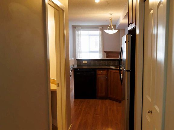 4th image of 323 N 18th Ave SW #206