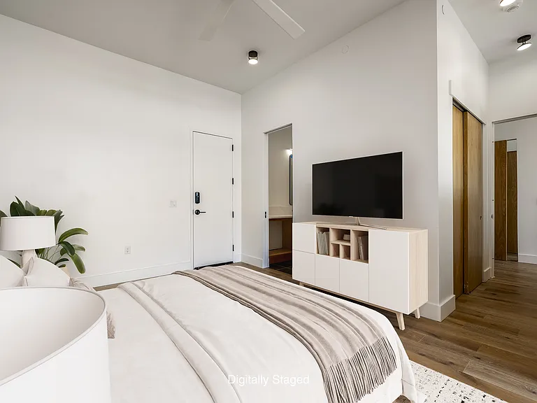 905 SE 4th St #210 — Photo 15