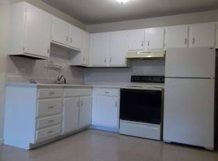 7 Laraway Ct APT 2C, Derry, NH 03038
