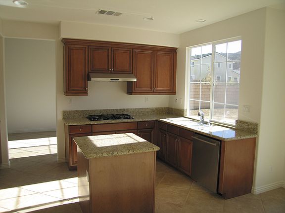 Kitchen w/gas cooktop