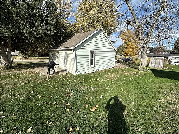 3rd image of 313 W Rock Island St