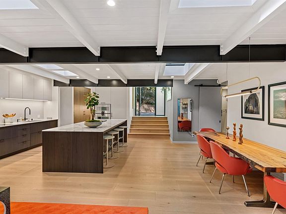4th image of 7 Barrie Way