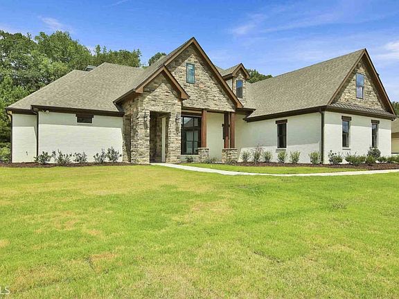 3rd image of 140 Berry Hill Ln