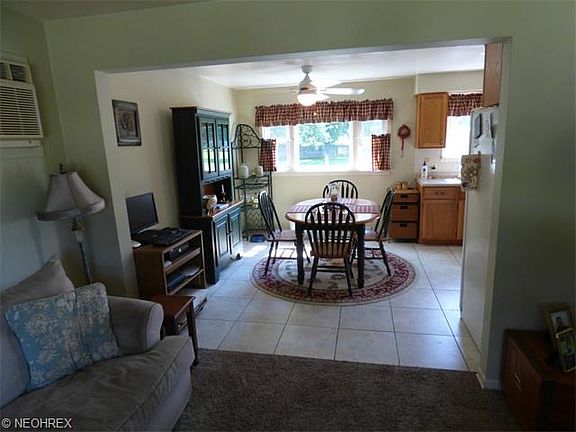 5th image of 3015 Green Acres Dr