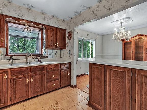 5th image of 308 Highland Dr