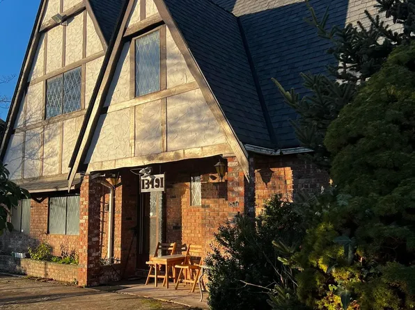 13491 Marine Dr, Surrey, BC V4A 1G1