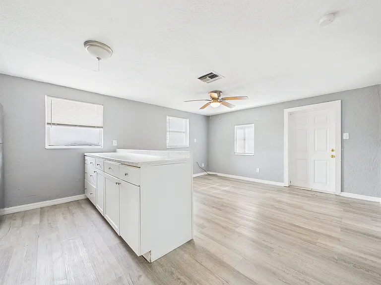 605 S Disston Ave #1/2 — Photo 9