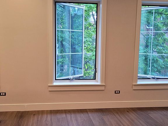 4th image of 1912 N Whipple St #2F