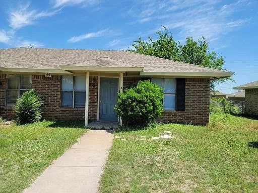 2 bed, 1.0 bath, 700 sqft, $1,175 — Photo 1