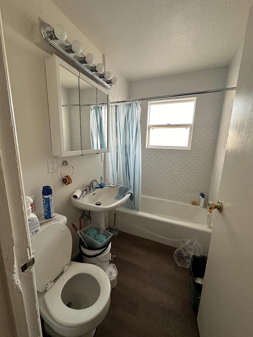 1373 W Roby Avenue photo 1
