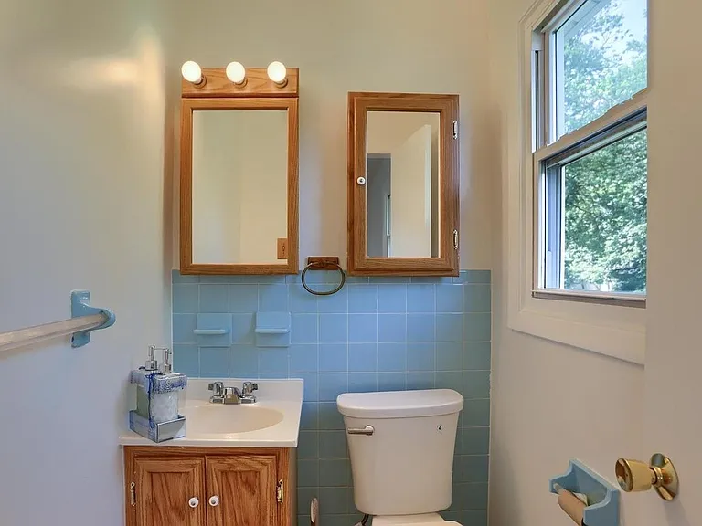 426 Linden St — Photo 13