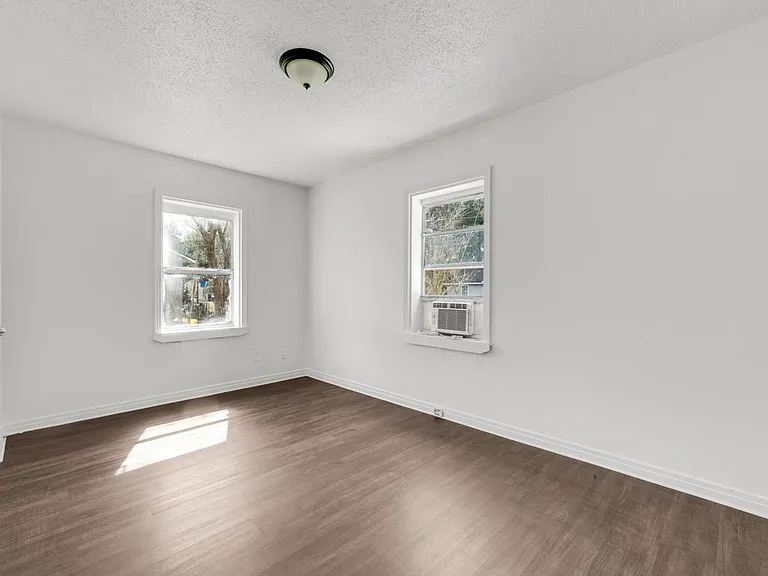 1227 Dena St — Photo 10