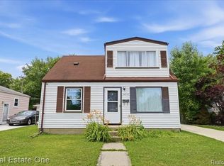 26435 Chippendale St, Roseville, MI 48066