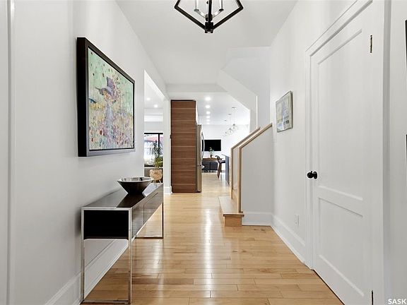 3rd image of 48 Angus CRESCENT