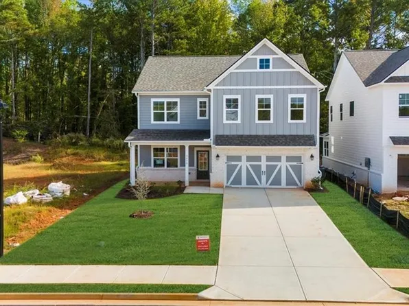5575 Overview Dr, Flowery Branch, GA 30542