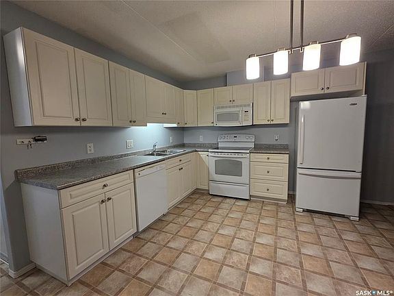 5th image of UNIT 205-701 Henry STREET