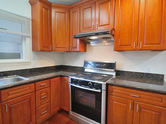 3rd image of 4432 California St APT 5