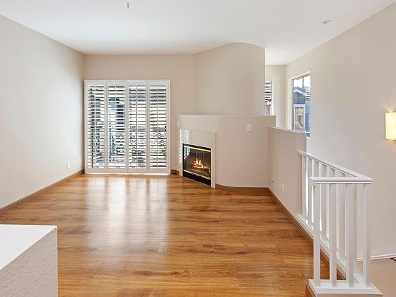5th image of 28 Breakers Ln