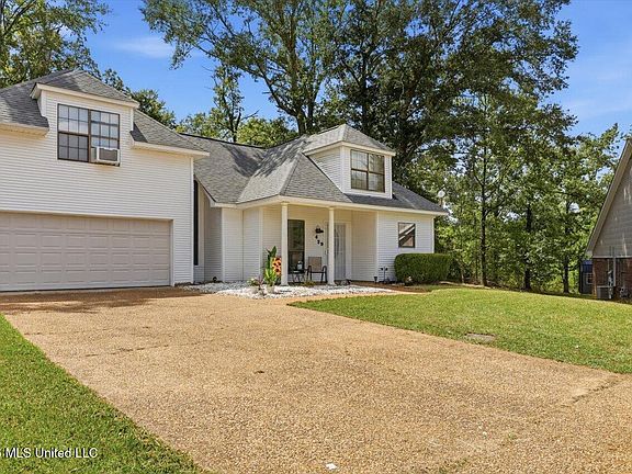 3rd image of 429 Vining Ct