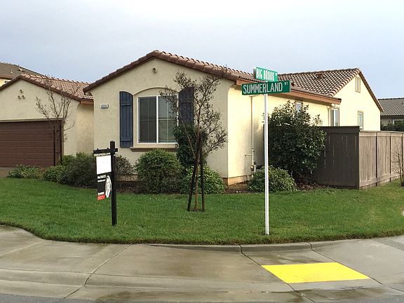 3rd image of 2620 Summerland Way