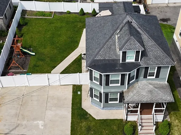 21 Florence Ave, Lowell, MA 01851