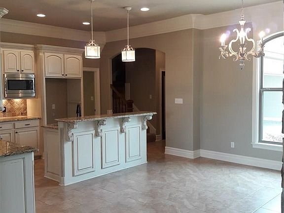 5th image of 155 Lori Dr
