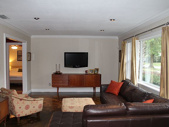 4th image of 2726 Sandwell Dr