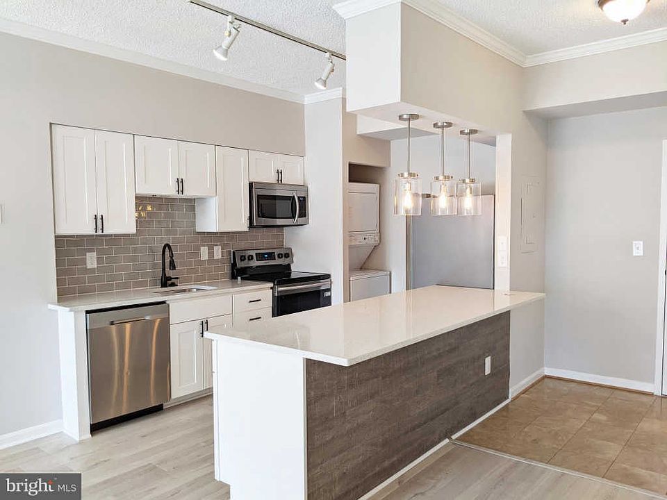 1st image of 1211 S Eads St APT 1603