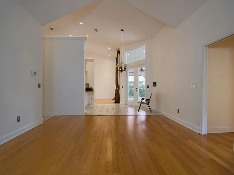 7725 Apple Tree Cir — Photo 13