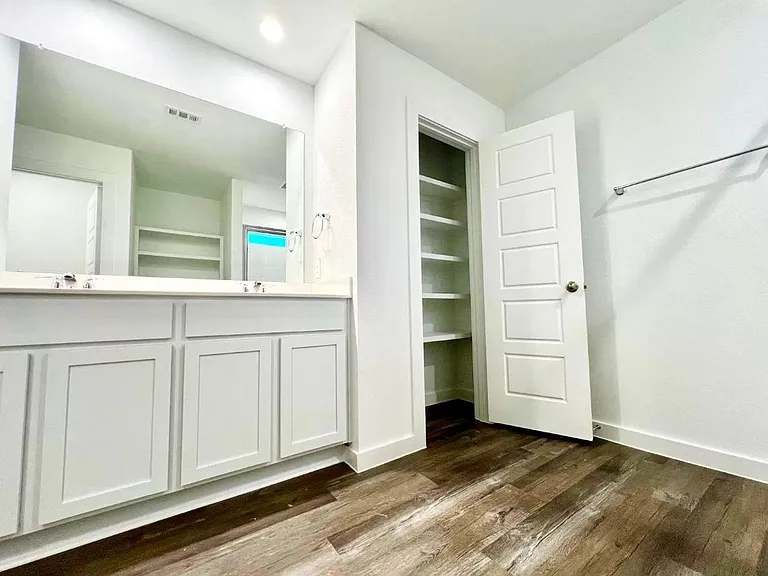 1122 Briscoe Ct — Photo 33