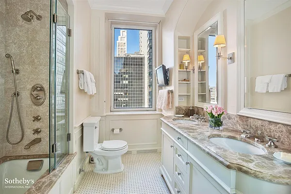 Sold by Sotheby's International Realty | media 6