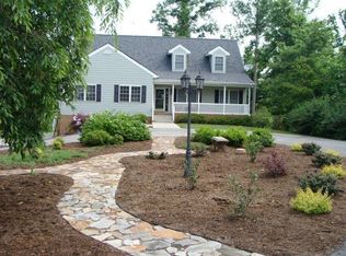 201 Spyglass Ln, Huddleston, VA 24104