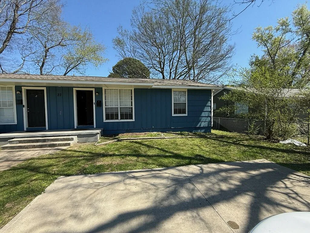 2 bed, 1.0 bath, $895 — Photo 2
