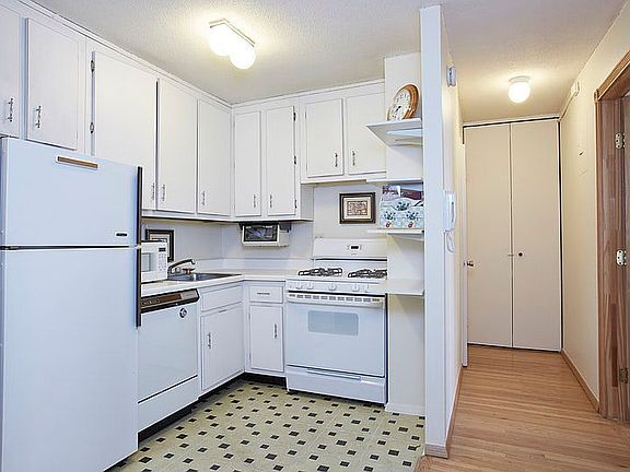 3rd image of 130 W 67th St APT 15H