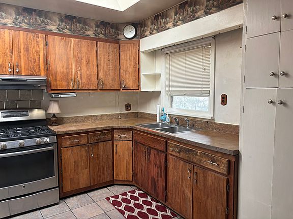 3rd image of 816 N 11th St
