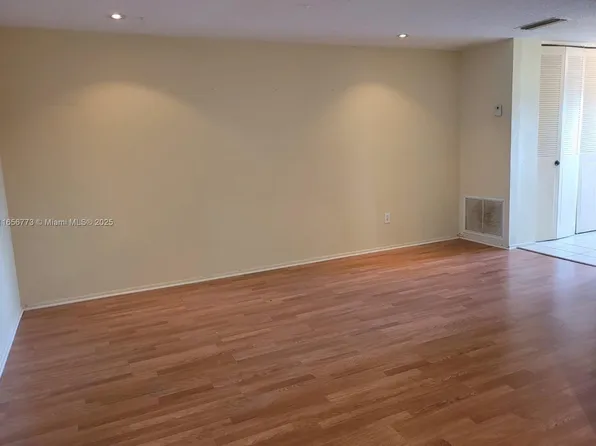 2886 Fernley Dr E APT 24, West Palm Beach, FL 33415