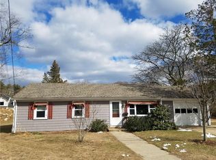 2 Dunbar Ct, Warwick, RI 02886