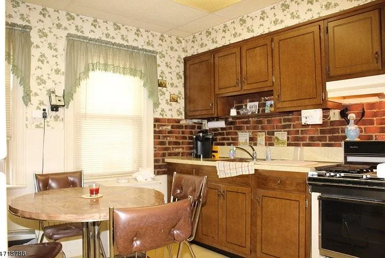 3 bed, 3000 sqft, $2,600 — Photo 4