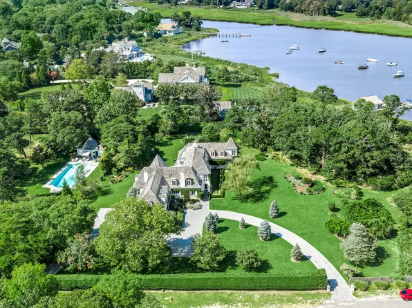 41 Niamogue Ln, Quogue, NY 11959