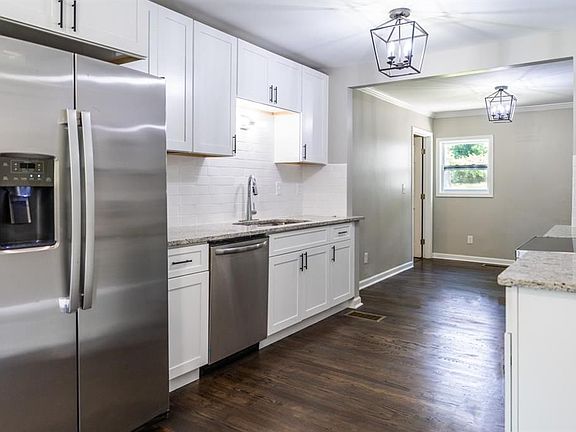4th image of 858 Linda Way