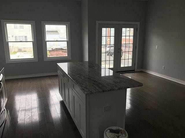 Beautiful Open Floorplan With Tall Ceilings & Balcony