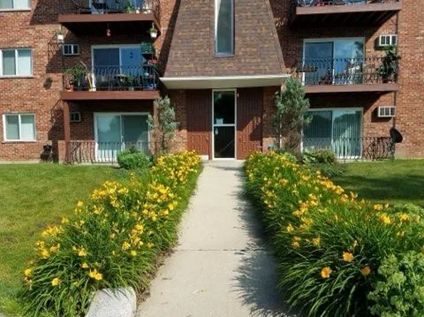 10S511 Echo Ln APT 6, Willowbrook, IL 60527