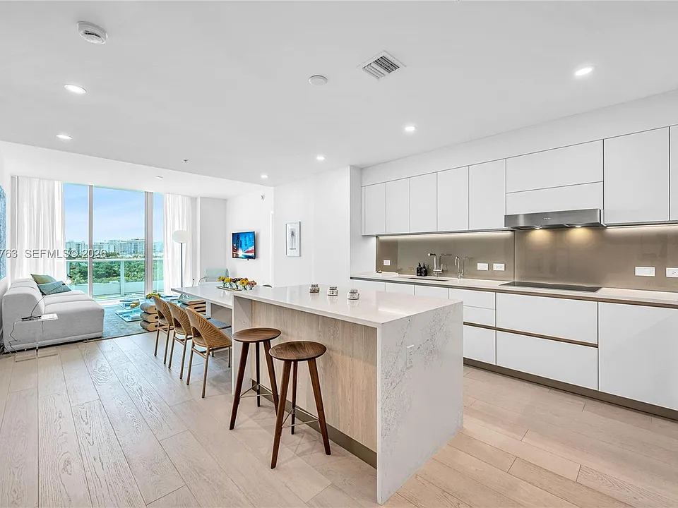 9201 E Bay Harbor Dr #Penthouse 809