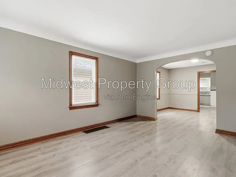 249 S Hartnett Ave — Photo 3