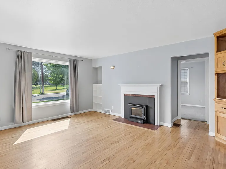 3512 S Division St — Photo 6