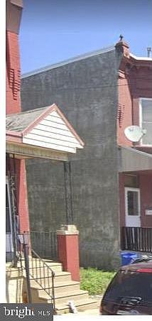 2nd image of 2123 W Somerset St